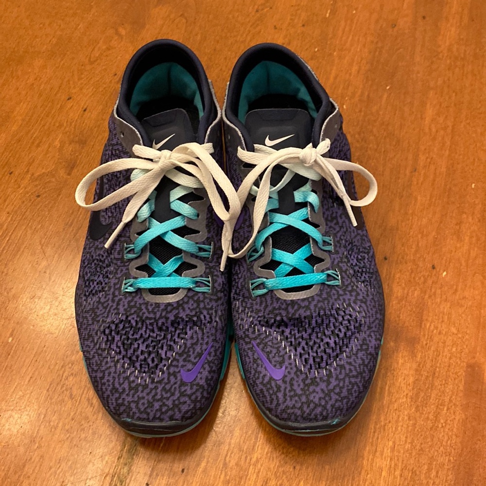 Nike Free Womens as 7 tennis shoes. Great condition